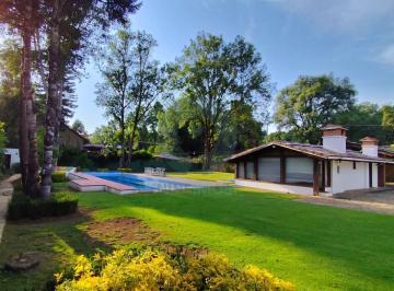 Casa en condominio · 2500m² · 6 Recámaras · 6 Estacionamientos · Casa con Alberca y Bungalows en Club de Golf Avándaro