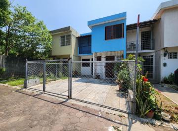 Casa · 95m² · 4 Recámaras · 2 Estacionamientos · Pocitos y Rivera, Casa en Venta de 4 Recámaras, Una en Pb