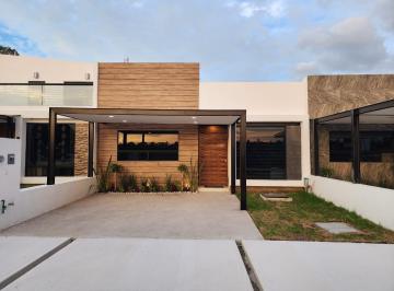 Casa · 160m² · 2 Recámaras · 1 Estacionamiento · Casa en Venta en Cañadas del Arroyo