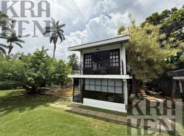 Casa · 1174m² · 3 Recámaras · 3 Estacionamientos · Casa en Garcia Gineres