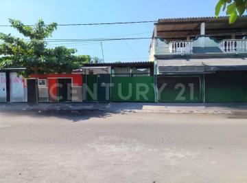 Casa · 200m² · 3 Recámaras · 4 Estacionamientos · Se Vende Propiedad de 914 m² en Colonia Unión, Tecomán