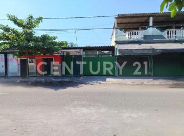 Casa · 200m² · 3 Recámaras · 4 Estacionamientos · Se Vende Propiedad de 914 m² en Colonia Unión, Tecomán