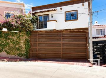 Casa · 354m² · Casa en Renta o Venta en Residencial Cumbres Frente a Parque