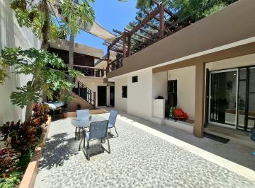 Villa · 220m² · 8 Recámaras · 2 Estacionamientos · Edificio en Venta Playa del Carmen