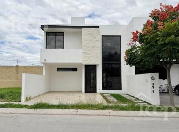 Casa · 193m² · 3 Recámaras · 2 Estacionamientos · Casa en Renta en El Mayorazgo