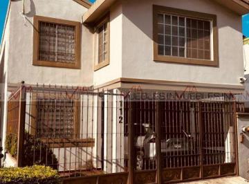 Casa · 155m² · 4 Recámaras · 1 Estacionamiento · Casa en Venta en Paseo de Cumbres