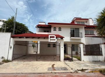 Casa · 372m² · 3 Recámaras · 2 Estacionamientos · Casa en Cancún Centro