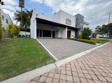 Casa · 4 Recámaras · 4 Estacionamientos · Casa con 4 Recámaras en Renta en El Campanario, 700 m² Terreno