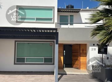 Casa · 276m² · 3 Recámaras · 4 Estacionamientos · Casa en Renta Cumbres del Lago Juriquilla