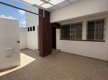 Casa · 120m² · 2 Estacionamientos · Casa - Lomas del Marqués