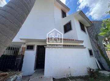 Casa · 148m² · 3 Recámaras · 1 Estacionamiento · Casa en Venta, 3 Habitaciones, Av del Sol, Alberca Compartida y Asadores