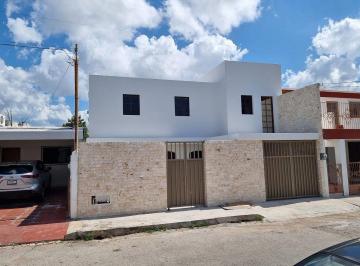 Casa · 200m² · 4 Recámaras · 1 Estacionamiento · Casa en Venta en Col Campestre, Mérida Yucatán (Eb - Wt6654)