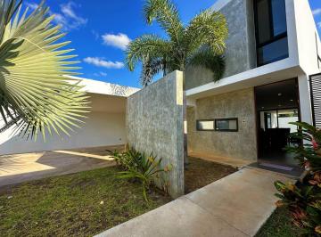 Casa · 392m² · 3 Recámaras · 4 Estacionamientos · Casa en Venta en Privada Arborea en Conkal, Mérida Yucatán.