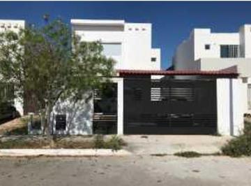 Casa · 176m² · 3 Recámaras · 2 Estacionamientos · Casa en Paseos de Mérida Tixcacal