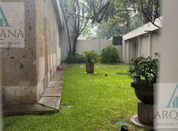 Casa · 506m² · 5 Recámaras · 2 Estacionamientos · Venta Casa Esquina Chapalita Santa Rita y Parque Juena Diego
