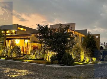 Casa · 480m² · 4 Recámaras · 6 Estacionamientos · Casa de Lujo Calimaya Metepec Rancho El Meson
