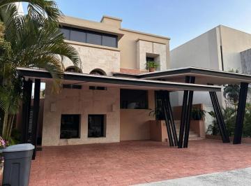 Casa en condominio · 282m² · 3 Recámaras · 3 Estacionamientos · Casa Amueblada en Venta en Cumbres Cancún con Gimnasio, Jacuzzi y Automatización