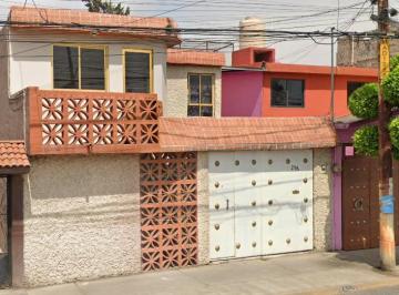 Casa de 3 habitaciones, Nezahualcóyotl · Casa en Venta! Calle Bosques de Africa, Col. Bosques de Aragón, Nezahualcóyotl. Oportunidad!