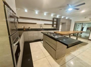 Casa · 520m² · 4 Recámaras · 2 Estacionamientos · Casa en San Jose Sur