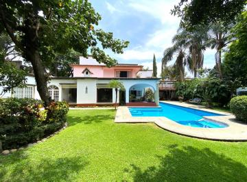 Casa · 2710m² · 6 Recámaras · 8 Estacionamientos · Casa Sola en Tetela del Monte, Cuernavaca, Morelos