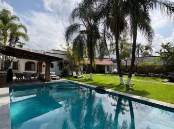 Casa de 5 habitaciones, Cuernavaca · Hermosa Casa en Privada con Vigilancia en Vista Hermosa