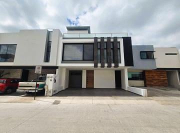 Casa en condominio de 3 habitaciones, Querétaro · Espectacular Casa con Roof Garden en Venta en Zenit, Altos Juriquilla!