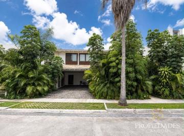 Casa de 4 habitaciones, Benito Juárez · Casa en Venta en Residencial Villa Magna, Cancún