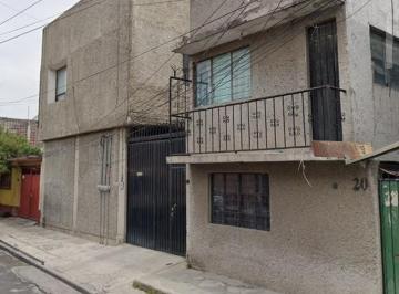 Bodega comercial de 5 habitaciones, Iztapalapa · Bodega Industrial con 2 Departamentos