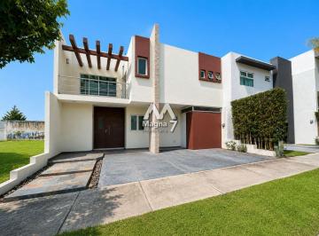 Casa de 3 habitaciones, Zapopan · Casa en Renta en Puerta del Valle Zona Real