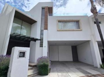 Casa · 298m² · 4 Recámaras · 2 Estacionamientos · Casa en Renta en Mision de San Martinito