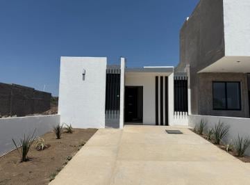 Casa de 3 habitaciones, Comala · Casa en Venta en Bielva Residencial, Villa de Alvarez, Colima, Mexico