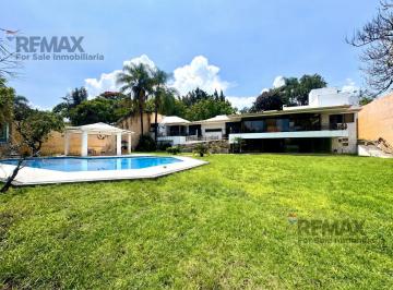 Casa · 2093m² · 4 Recámaras · 4 Estacionamientos · Venta de Residencia de Oportunidad en Rancho Cortes, Cuernavaca, Morelos…clave 6336