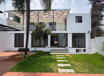 Casa de 5 habitaciones, Cuernavaca · Casa Dentro de Fraccionamiento con Vigilancia