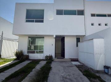 c99ecd3a77152b63c593f72db5def8a4a23f7839981d277f230c003b1a75a39b · Casa en Renta Fracc. Real de Palmas Momoxpan