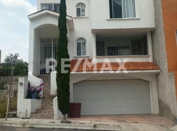 Casa de 5 habitaciones, Corregidora · Casa Amplia en Praderas del Bosque Corregidora