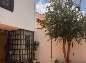 2c0b0de53f9d6e1e4aafa1568dd018941ab170ecddfbd9b5042fcaea56a72a63 · Casa en San Miguel de Allende con Rooftop, 4 Recámaras y Cochera