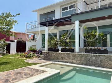 Casa · 582m² · 3 Recámaras · 4 Estacionamientos · Casa en Venta en Cuernavaca