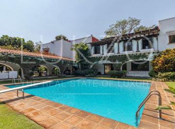 Casa · 6420m² · 5 Recámaras · 5 Estacionamientos · Casa en Venta en Cuernavaca, Centro