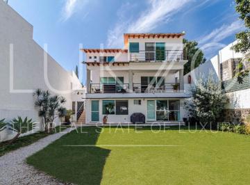 Casa · 565m² · 4 Recámaras · 2 Estacionamientos · Casa en Venta en Ahuatlán Tzompantle, Cuernavaca
