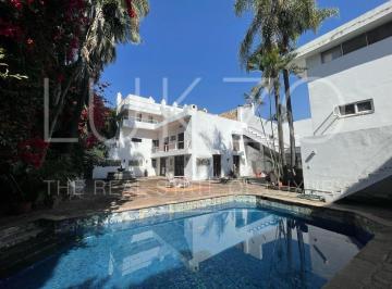Casa · 647m² · 4 Recámaras · 1 Estacionamiento · Casa en Venta en Cuernavaca, Centro