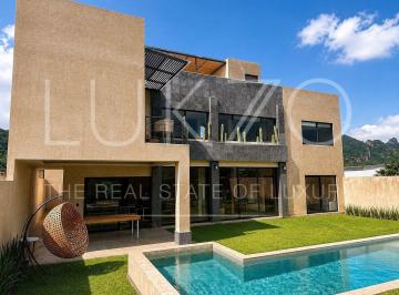 Casa · 1150m² · 3 Recámaras · 2 Estacionamientos · Casa en Venta en Tepoztlan