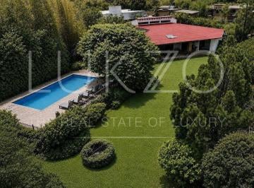 Casa · 1579m² · 3 Recámaras · 3 Estacionamientos · Casa en Renta en Valle de Atongo, Tepoztlan