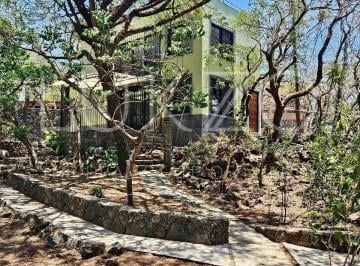 Casa · 824m² · 3 Recámaras · 2 Estacionamientos · Casa en Venta en Tepoztlán