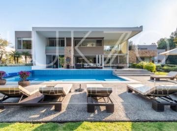 Casa · 4742m² · 7 Recámaras · 10 Estacionamientos · Casa en Venta en Tepoztlan