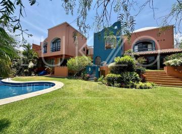 Casa · 1126m² · 5 Recámaras · 3 Estacionamientos · Casa en Venta en Real de Tetela, Cuernavaca