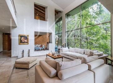 Casa · 1460m² · 3 Recámaras · 2 Estacionamientos · Casa en Venta en Cuernavaca