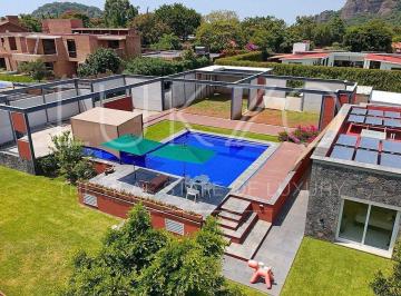 Casa · 2385m² · 4 Recámaras · 12 Estacionamientos · Casa en Venta en Valle de Atongo, Tepoztlan