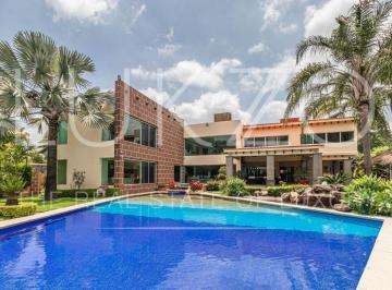 Casa · 1256m² · 6 Recámaras · 9 Estacionamientos · Casa en Venta en La Herradura, Cuernavaca
