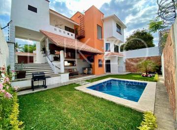Casa · 300m² · 4 Recámaras · 3 Estacionamientos · Casa en Venta en Lomas de Tetela, Cuernavaca