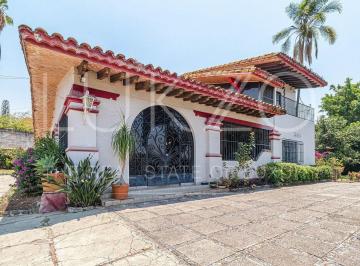 Casa · 4706m² · 5 Recámaras · 10 Estacionamientos · Casa en Venta en Reforma, Cuernavaca